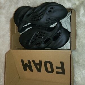 Adidas Yeezy Foam Sz 4